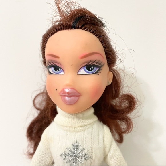 Bratz Doll Phoebe MGA Doll - Picture 2 of 16